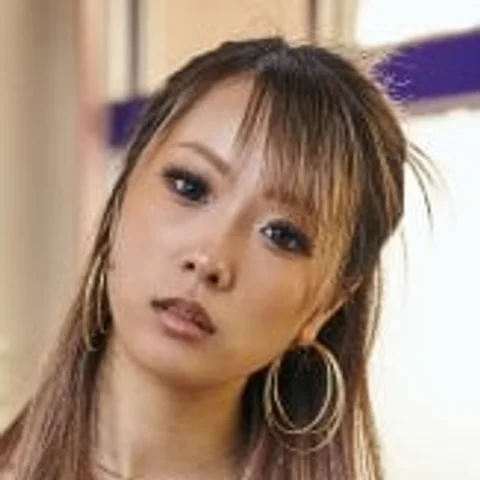 Rin-rin — Official Badly in Love season 2 cast photo — © Netflix