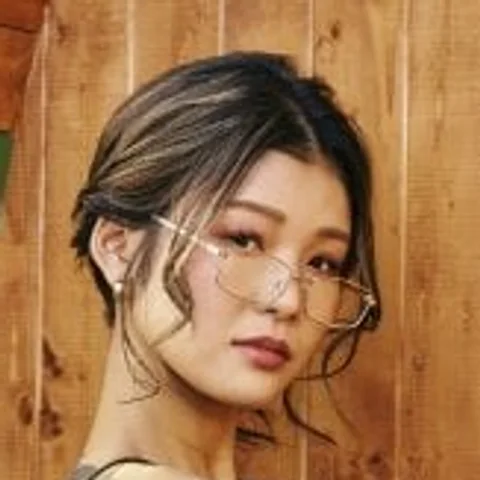 Sara — Official Badly in Love season 2 cast photo — © Netflix